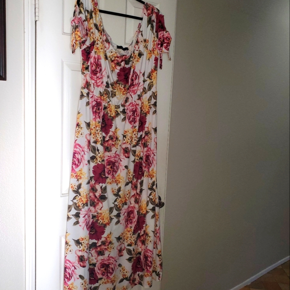 NWOT Womens short sleeve ankle length dress
